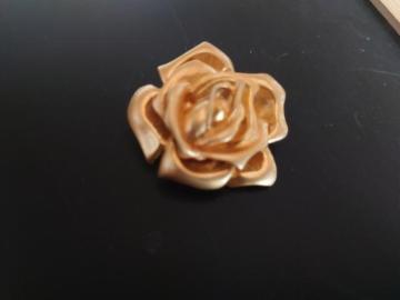 õu[`