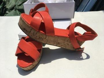 juzesのサンダル、サイズL、オレンジ