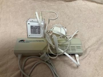au HOME SPOT CUBE & Allied Telesis CentreCOM FS708TPL �L��LAN�n�u �Z�b�g
