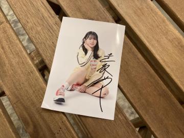 【遠坂 めぐ】新アーティスト写真(サイン入り)