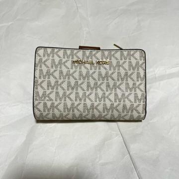 yizy}CPR[Xz MKVOl`[ / U[ / ܂z