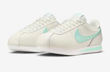 NIKE Rebc U[