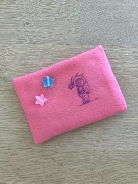 �n���h���C�h���ӂ�����|�P�b�g�e�B�b�V���P�[�X