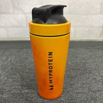 ���� MYPROTEIN �}�C�v���e�C�� �V�F�C�J�[ 20oz 739ml