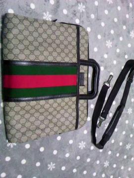 GUCCIu[tP[XGGރNb`obOb`{XgV}