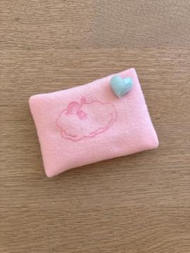 �n���h���C�h���ӂ�����~�j�|�P�b�g�e�B�b�V���P�[�X