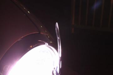 汎用 光る ミニコーナーポール ヘッドライトの光を利用