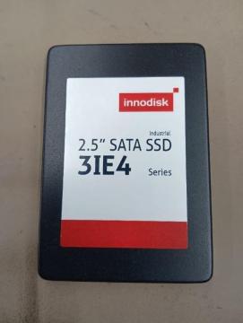 �g�p���ԋ͂���innodisk 2.5�C���` 32GB SSD 3IE4�@�Y�Ɨp�@�H�Ɨp�@SATA ���@�u���b�N�@�X�^�C���b�V��