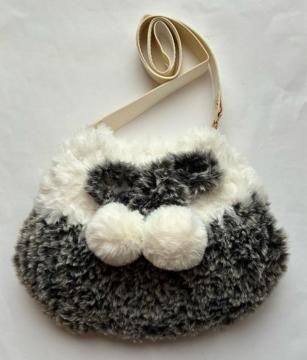 ハンドメイド バッグ ふわふわモコモコ ポンポン
