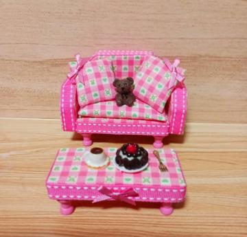 �~�j�`���A�Ƌ�Z�b�g �h�[���n�E�X�p �s���N�̃\�t�@���e�[�u�� �N�} �P�[�L�����t��