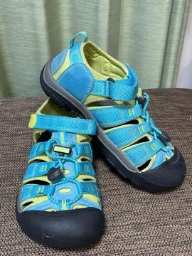 KEEN �L�[�� �L�b�Y �T���_�� 21cm �������p �u���[ �A�E�g�h�A