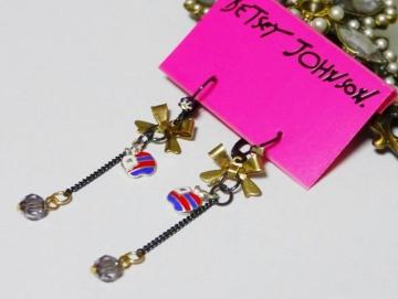 Vi SXPnSsAXBETSEY JOHNSON