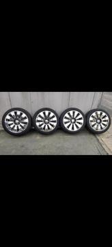 FABULOUS GENESIS ̧ڽ 18 8J+40 112/114.3/5 225/45R18 ԕt4{