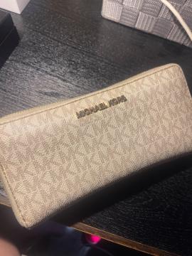 MICHAEL KORS �}�C�P���R�[�X ���E���h�t�@�X�i�[�����z �x�[�W�� �V�O�l�`���[��