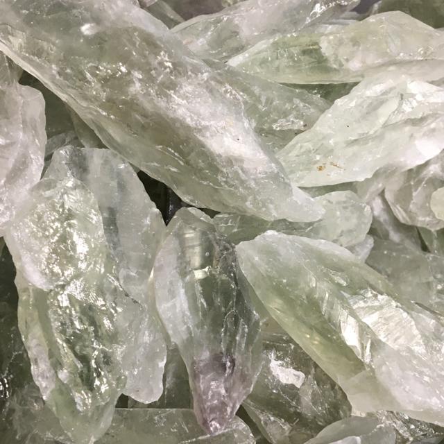 《結晶原石300g》希少プラシオライト(グリーンアメジスト)浄化 < インテリア/ライフ  《結晶原石300g》希少プラシオライト(グリーンアメジスト)浄化 < インテリア/ライフの