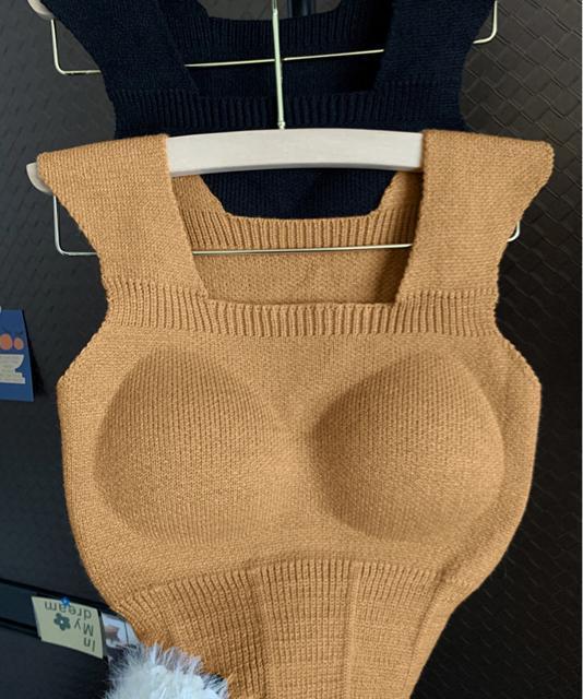 送料無料 新品 ショート丈 カップ付きニットタンクトップ < 女性ファッション  送料無料 新品 ショート丈 カップ付きニットタンクトップ < 女性ファッションの