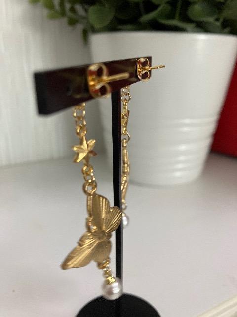 ハンドメイド バタフライのチャームとパールを使用したピアス < 女性ファッション  ハンドメイド バタフライのチャームとパールを使用したピアス < 女性ファッションの