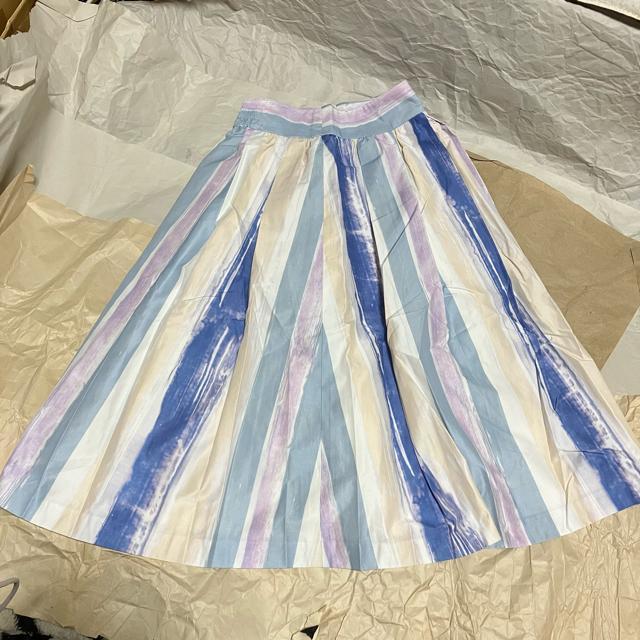 【Doneeyu / ドニーユ】 手描き風ストライプ 膝丈フレアスカート 36 < 女性ファッション 【Doneeyu / ドニーユ】 手描き風ストライプ 膝丈フレアスカート 36 < 女性ファッションの