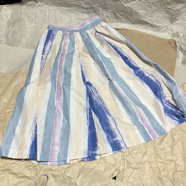 【Doneeyu / ドニーユ】 手描き風ストライプ 膝丈フレアスカート 36 < 女性ファッション 【Doneeyu / ドニーユ】 手描き風ストライプ 膝丈フレアスカート 36 < 女性ファッションの