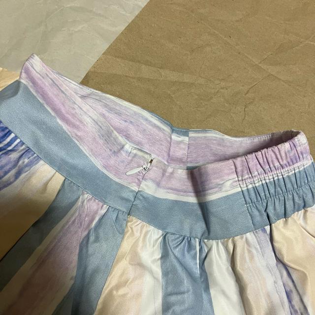 【Doneeyu / ドニーユ】 手描き風ストライプ 膝丈フレアスカート 36 < 女性ファッション 【Doneeyu / ドニーユ】 手描き風ストライプ 膝丈フレアスカート 36 < 女性ファッションの