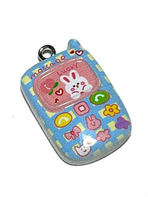 826 水色チェック柄 ラブリーな携帯電話 1個 樹脂パーツ アクセサリーチャーム スマホ < ペット/手芸/園芸 826 水色チェック柄 ラブリーな携帯電話 1個 樹脂パーツ アクセサリーチャーム スマホ < ペット/手芸/園芸の