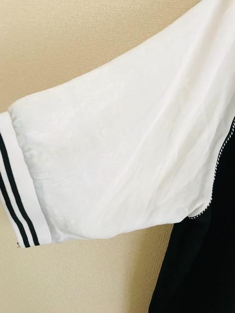 新品薄手ゆったり7分袖光沢地袖シースルロゴ入りチュニック < 女性ファッション  新品薄手ゆったり7分袖光沢地袖シースルロゴ入りチュニック < 女性ファッションの