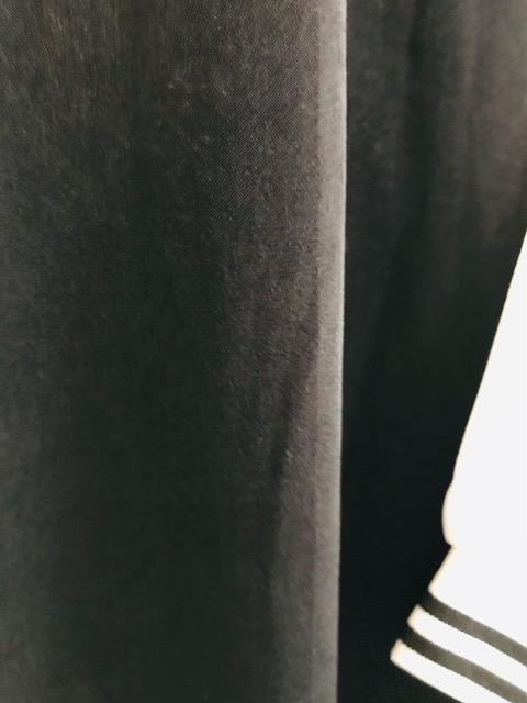 新品薄手ゆったり7分袖光沢地袖シースルロゴ入りチュニック < 女性ファッション  新品薄手ゆったり7分袖光沢地袖シースルロゴ入りチュニック < 女性ファッションの