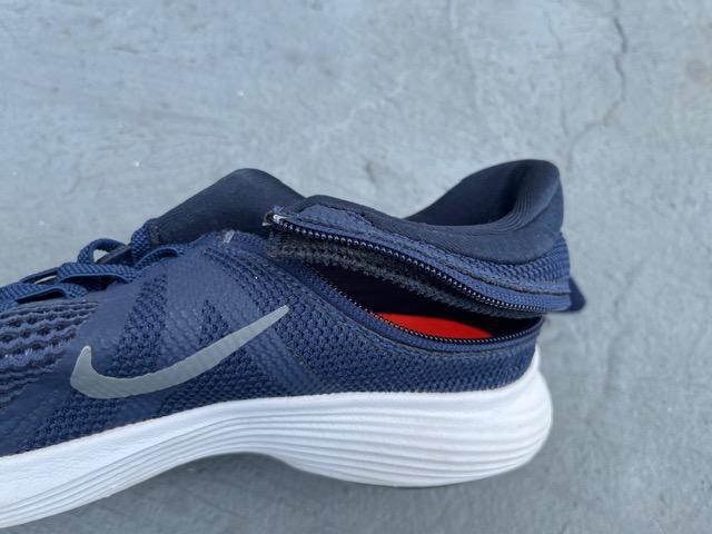 NIKE レボリューション4フレイス < 男性ファッション  NIKE レボリューション4フレイス < 男性ファッションの