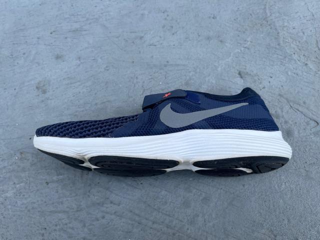 NIKE レボリューション4フレイス < 男性ファッション  NIKE レボリューション4フレイス < 男性ファッションの