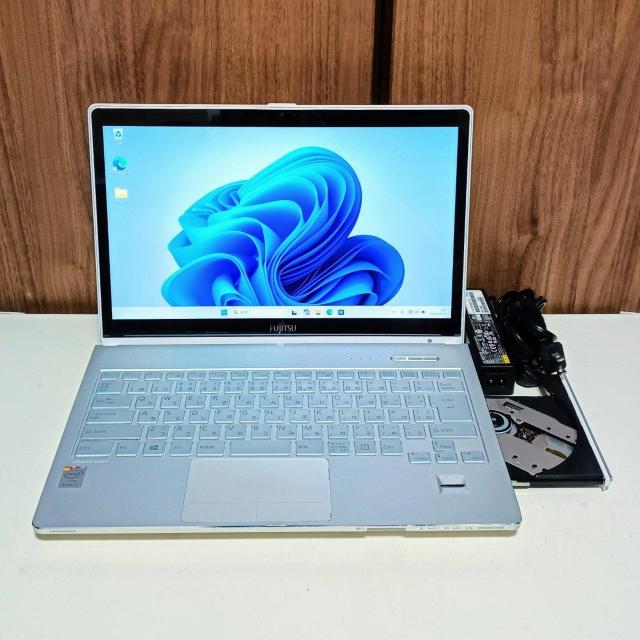 FUJITSU LIFEBOOK Corei7 ������8GB SSD512GB Web�J���� �^�b�`�p�l�� DVD Office �� PC�{��/���Ӌ@��� 