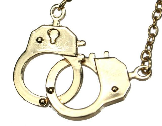 手錠ネックレス ゴールド ペンダント トップ チェーン モチーフ かっこいい 金色 メンズ レディース < 男性アクセサリー/時計  手錠ネックレス ゴールド ペンダント トップ チェーン モチーフ かっこいい 金色 メンズ レディース < 男性アクセサリー/時計の