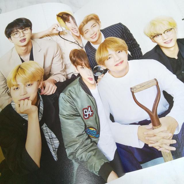 【廃盤】CD★ BTS WORLD の88Pフォトブック★中古品  防弾少年団 < タレントグッズ  【廃盤】CD★ BTS WORLD の88Pフォトブック★中古品  防弾少年団 < タレントグッズの