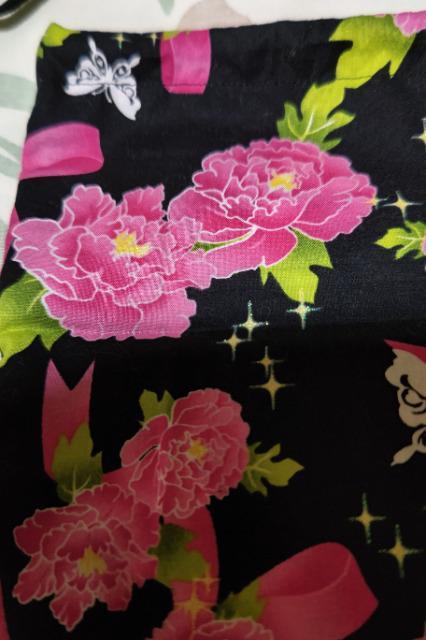 ★処分品★新品黒×牡丹白蝶々ピンクリボン柄ナナメ掛巾着袋 < キッズ/ベビー  ★処分品★新品黒×牡丹白蝶々ピンクリボン柄ナナメ掛巾着袋 < キッズ/ベビーの