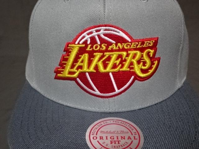 【Mitchell & Ness】 NBAバスケ ロサンゼルス レイカーズ ロゴ刺繍入りキャップ < 男性ファッション  【Mitchell & Ness】 NBAバスケ ロサンゼルス レイカーズ ロゴ刺繍入りキャップ < 男性ファッションの