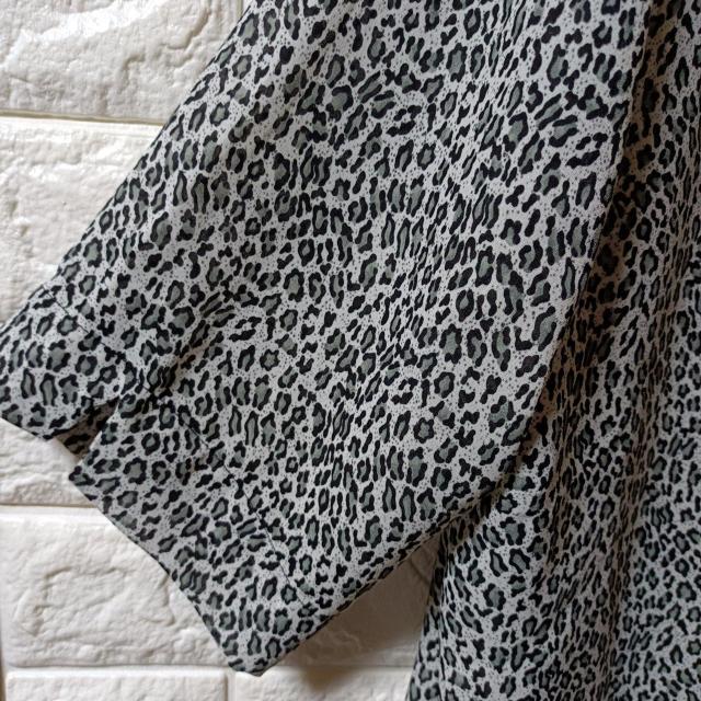USED★ヒョウ柄 半袖オープンシャツグレー系 < 女性ファッション  USED★ヒョウ柄 半袖オープンシャツグレー系 < 女性ファッションの