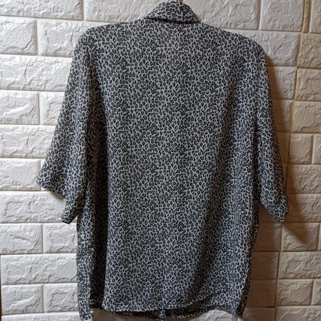 USED★ヒョウ柄 半袖オープンシャツグレー系 < 女性ファッション  USED★ヒョウ柄 半袖オープンシャツグレー系 < 女性ファッションの