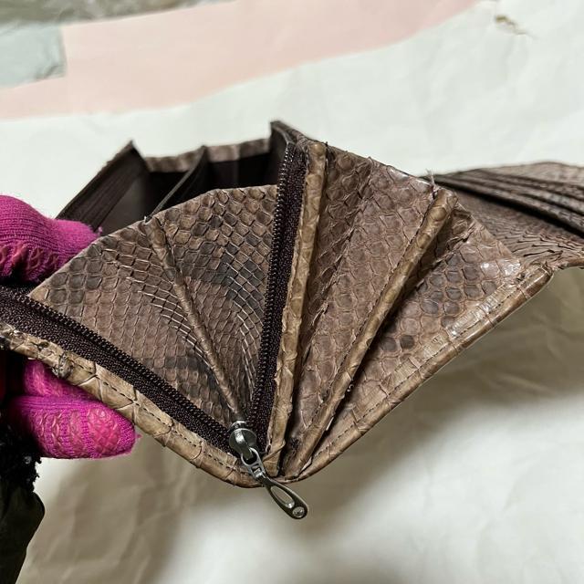 【希少】パイソンレザー 長財布 L字ファスナー 小銭入れあり ダークブラウン 蛇革 < 女性ファッション 【希少】パイソンレザー 長財布 L字ファスナー 小銭入れあり ダークブラウン 蛇革 < 女性ファッションの