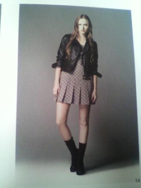 カタログ掲載完売★BURBERRY BLUE LABEL★裾プリーツワンピース < ブランド  カタログ掲載完売★BURBERRY BLUE LABEL★裾プリーツワンピース  < ブランドの