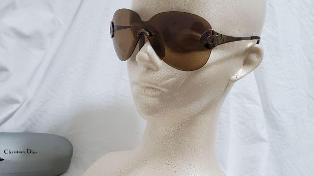 正規美 レア Dior ティアドロップ パイロット シールドサングラス 茶 ブロンズ CDロゴ 1枚ビッグレンズメタルアイウェア < ブランド  正規美 レア Dior ティアドロップ パイロット シールドサングラス 茶 ブロンズ CDロゴ 1枚ビッグレンズメタルアイウェア < ブランドの