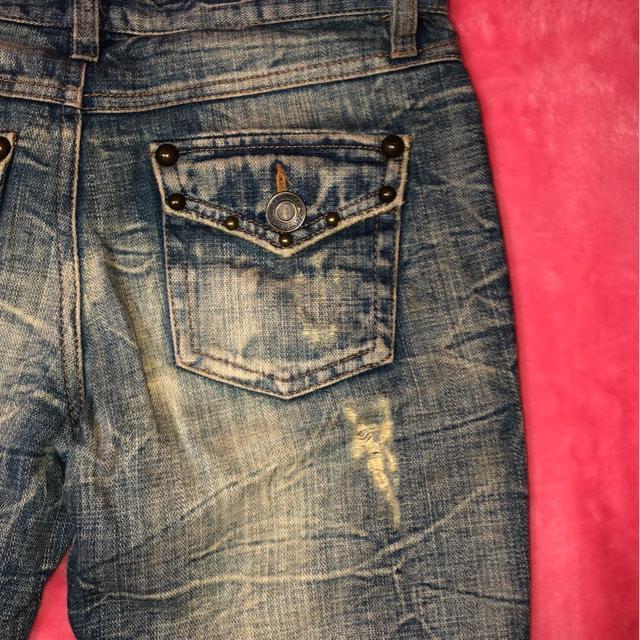 スタッズ付きダメージ加工 七分丈デニムパンツ < 女性ファッション スタッズ付きダメージ加工 七分丈デニムパンツ < 女性ファッションの