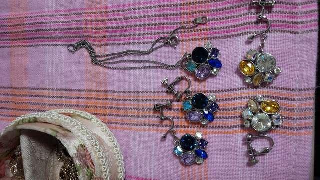 ジルコンクリア&黄色 小さく揺れる イヤリング●紫も有ります < 女性アクセサリー/時計  ジルコンクリア&黄色 小さく揺れる イヤリング●紫も有ります  < 女性アクセサリー/時計の