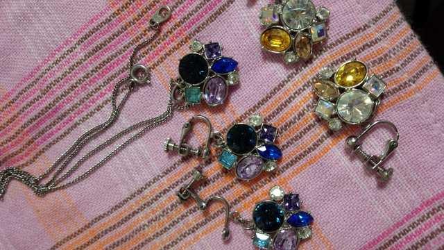 ジルコンクリア&黄色 小さく揺れる イヤリング●紫も有ります < 女性アクセサリー/時計  ジルコンクリア&黄色 小さく揺れる イヤリング●紫も有ります < 女性アクセサリー/時計の