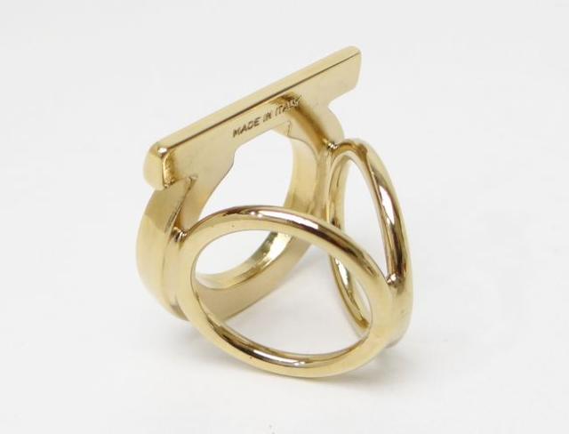 SalvatoreFerragamo フェラガモ ガンチーニ スカーフリング ゴールド【送料無料】 < ブランド SalvatoreFerragamo フェラガモ ガンチーニ スカーフリング ゴールド【送料無料】 < ブランドの