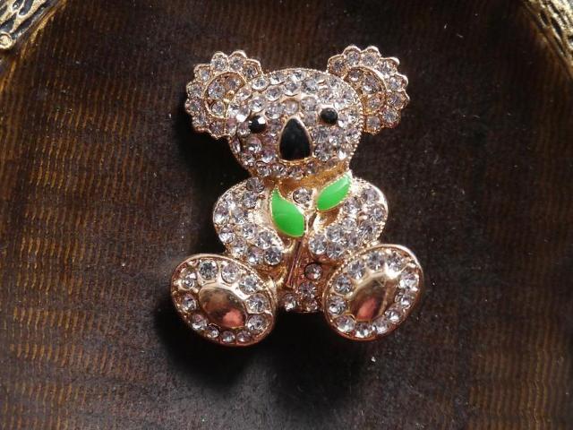 新品アンティーク調キラキラストーン コアラブローチ < 女性アクセサリー/時計  新品アンティーク調キラキラストーン コアラブローチ  < 女性アクセサリー/時計の