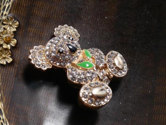 新品アンティーク調キラキラストーン コアラブローチ < 女性アクセサリー/時計  新品アンティーク調キラキラストーン コアラブローチ < 女性アクセサリー/時計の