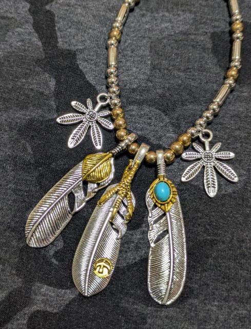 インディアンジュエリー★フェザー3連ネックレス★パイプビーズ★新品未着用 < 男性アクセサリー/時計 インディアンジュエリー★フェザー3連ネックレス★パイプビーズ★新品未着用 < 男性アクセサリー/時計の