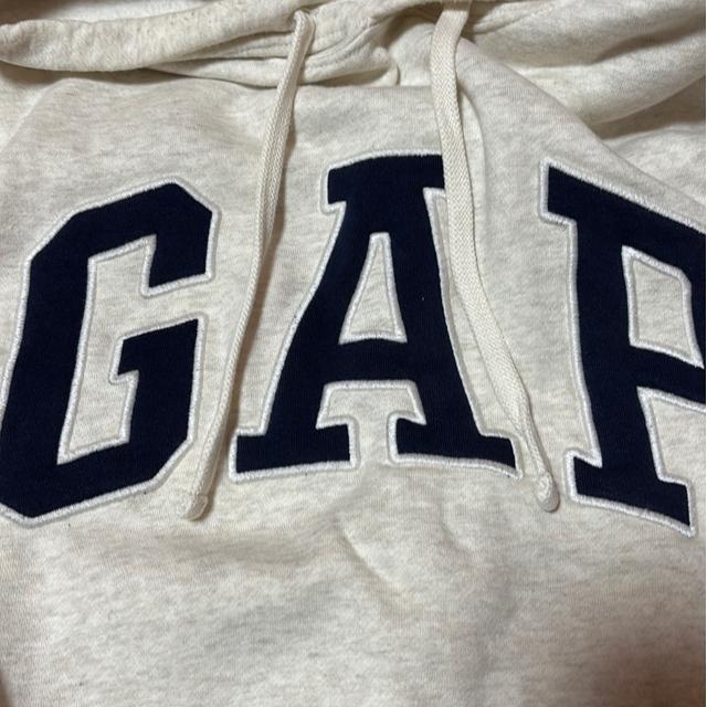 中古美品★XL★GAP★男女兼用ギャップ裏起毛パーカー付き長袖トレーナー★白柄 < ブランド 中古美品★XL★GAP★男女兼用ギャップ裏起毛パーカー付き長袖トレーナー★白柄 < ブランドの