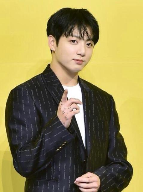 【送料無料】BTSジョングク厳選写真フォト10枚セット D < タレントグッズ  【送料無料】BTSジョングク厳選写真フォト10枚セット D < タレントグッズの