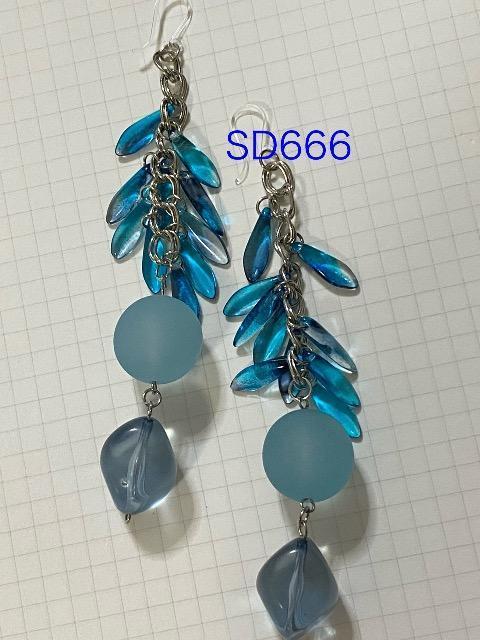 【樹脂ピアス】空色アクリルビーズとチェコダガービーズのピアス < 女性アクセサリー/時計  【樹脂ピアス】空色アクリルビーズとチェコダガービーズのピアス < 女性アクセサリー/時計の