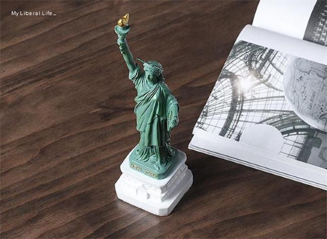 �A�����J�@���R�̏��_���@�u���@�I�u�W�F�@�C���e���A�@�����i �� �C���e���A/���C�t�� 